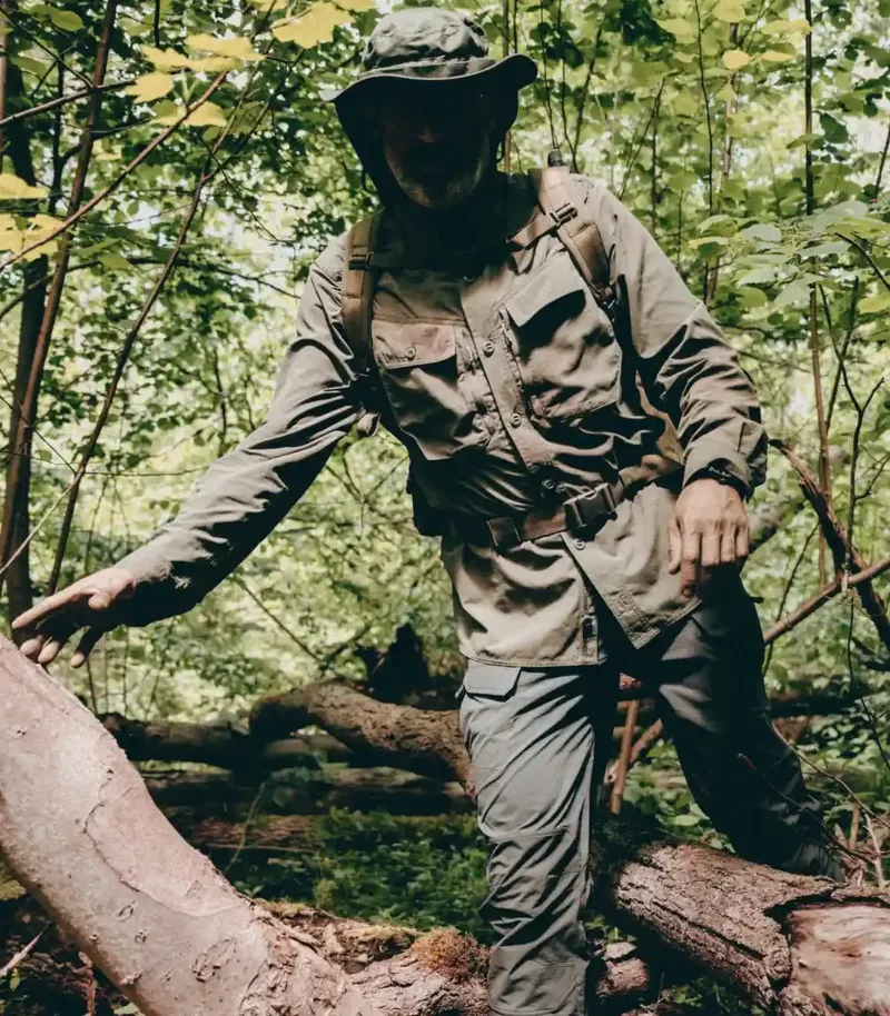 Рубашка Canopy Jungle создана для условий, в которых высокая температура и влажность снижают комфорт действий.