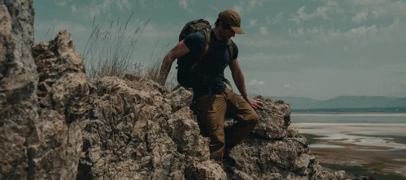 Наша опытная в бушкрафте команда дизайнеров оснастила Hybrid Outback Pants 6 функциональными карманами